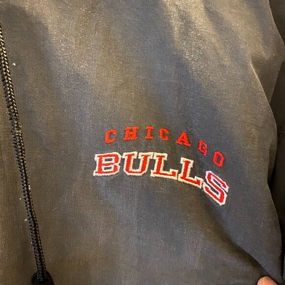 VINTAGE STARTER HOODIE JACKET CHICAGO BULLS NBA PREOWNED SIZE MEDIUM - Picture 2 of 16